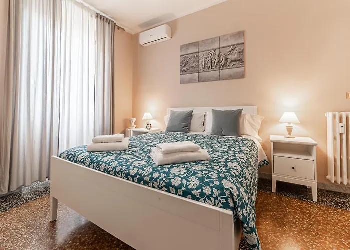 Apartment In Tuscolana Train Station & Metro A