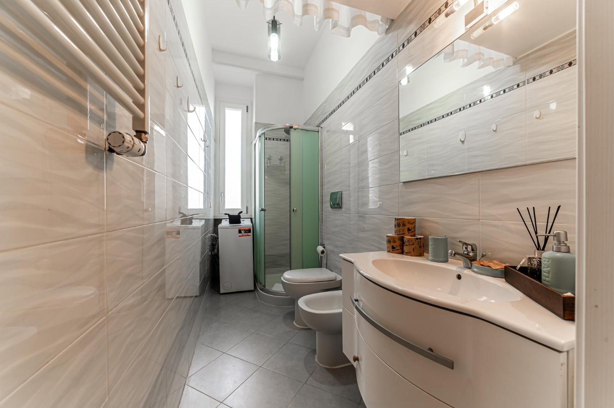 Apartment In Tuscolana Train Station & Metro A Rom