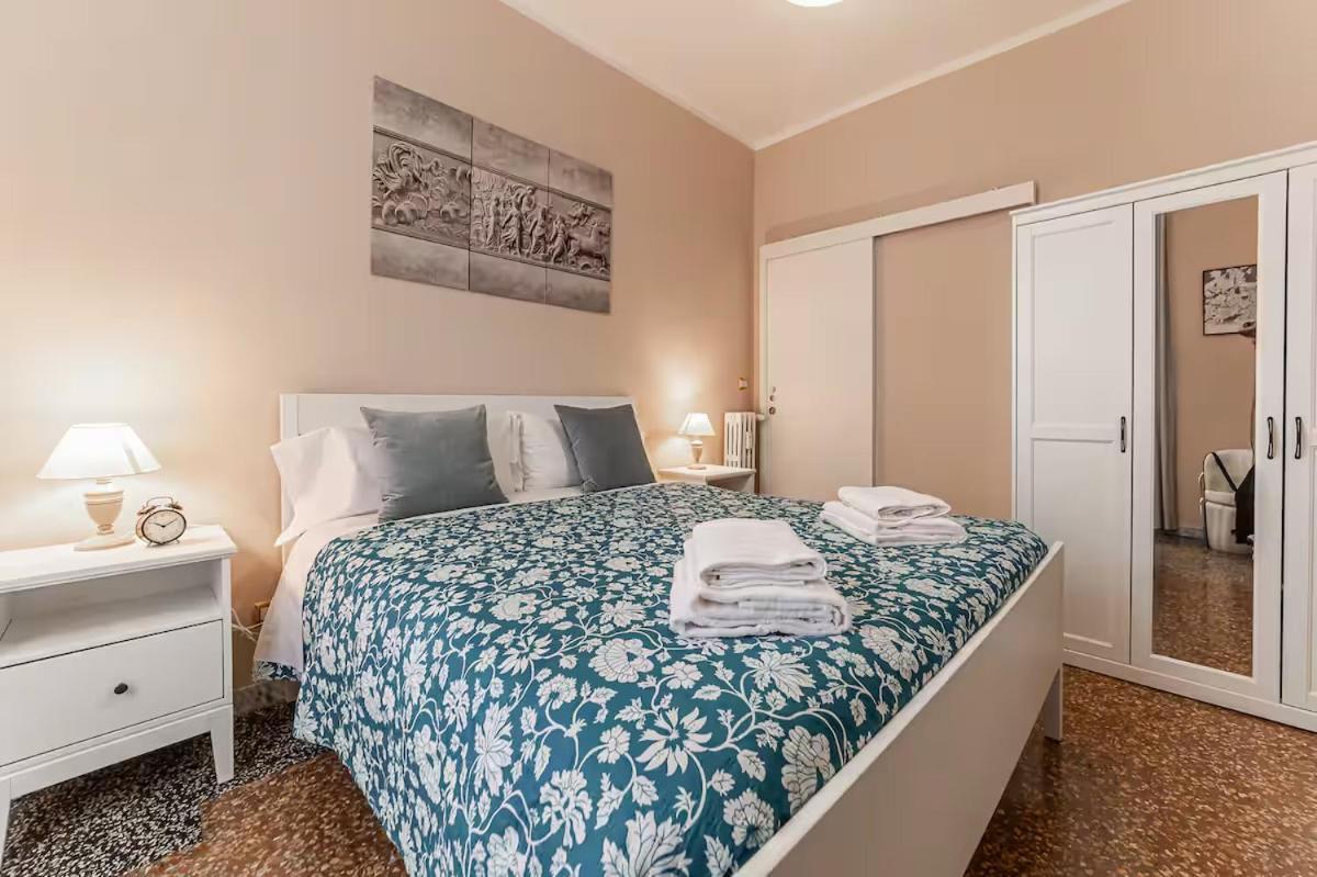 Apartment In Tuscolana Train Station & Metro A *